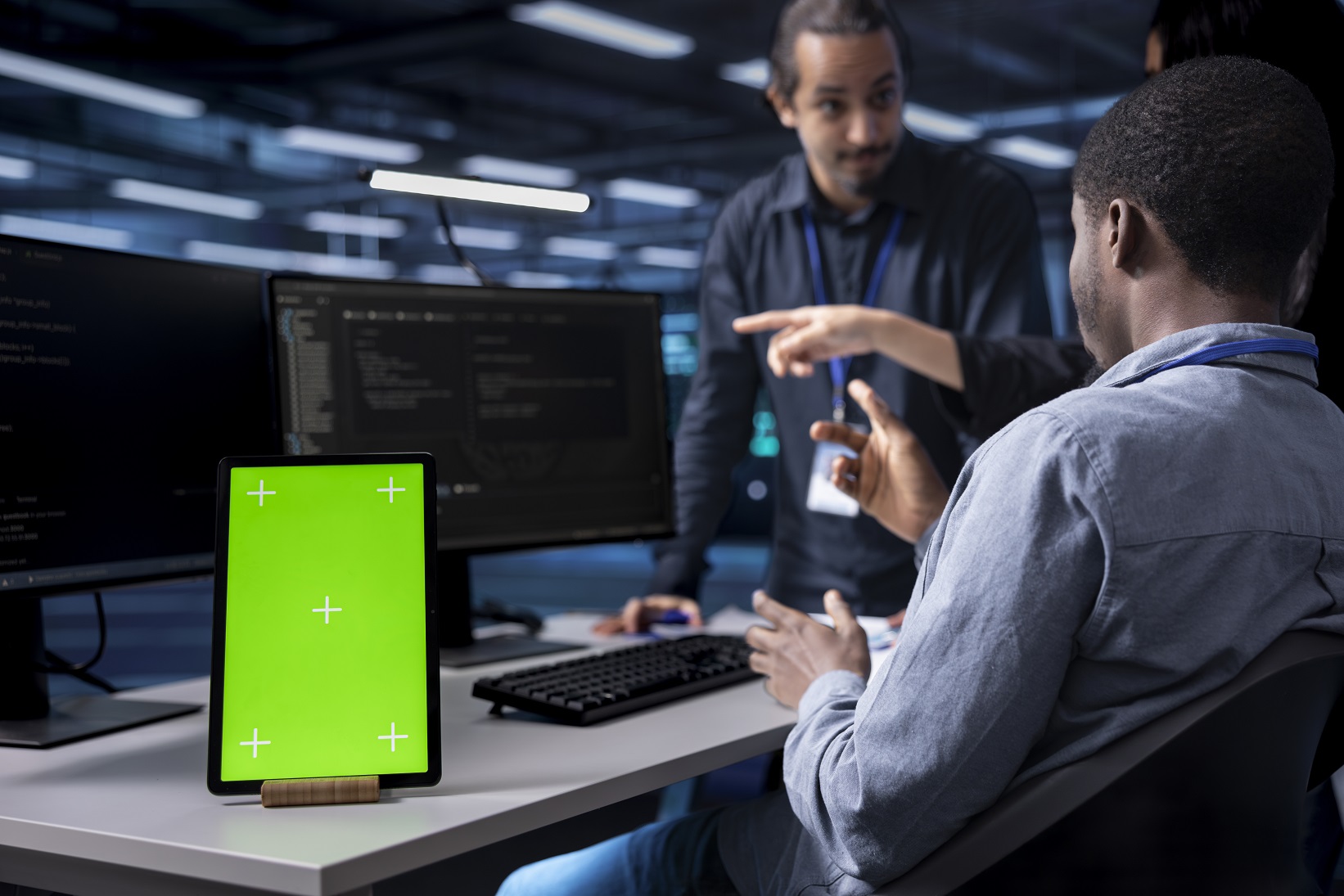 Multiethnic Team Using Green Screen Tablet To Over Mvkf9j9